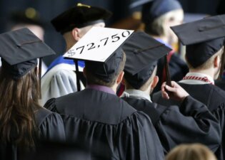 150708-college-costs-7a_e659ed6da5748473d61a4dc5e85d8abe.nbcnews-fp-1200-800